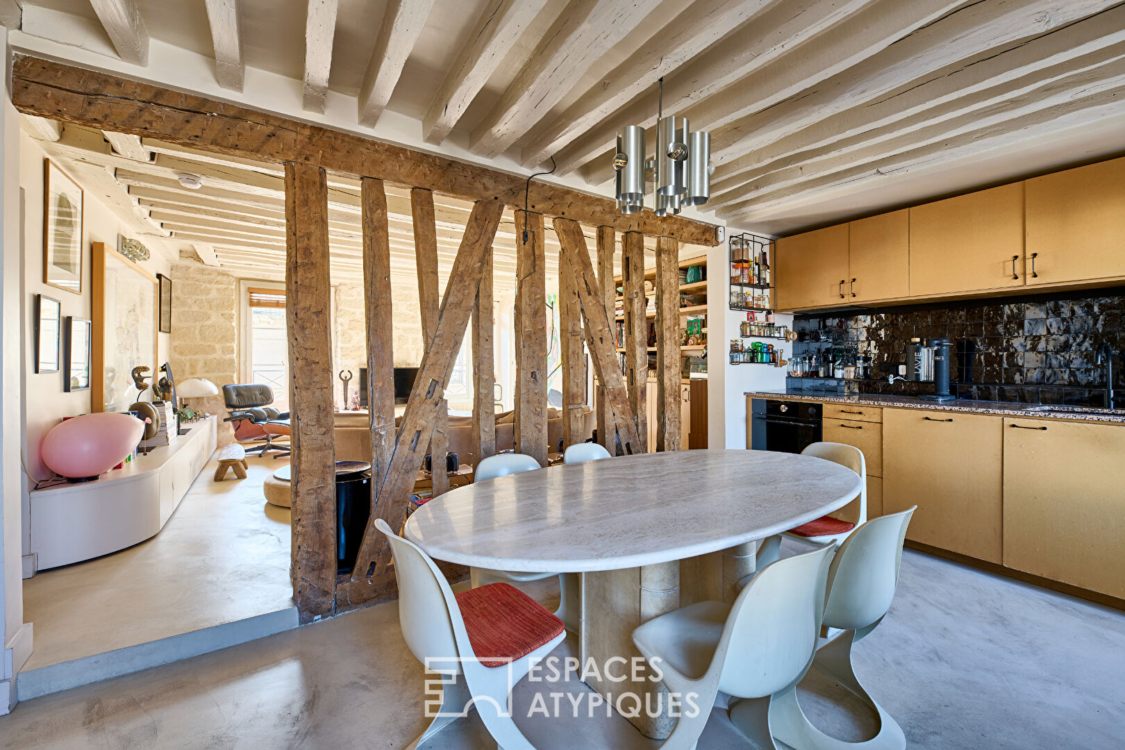Bright duplex with a bold style