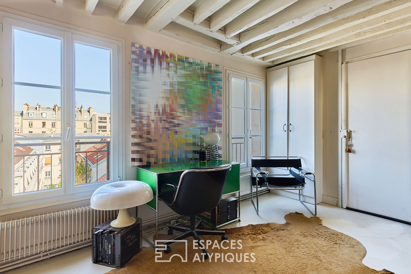 Bright duplex with a bold style