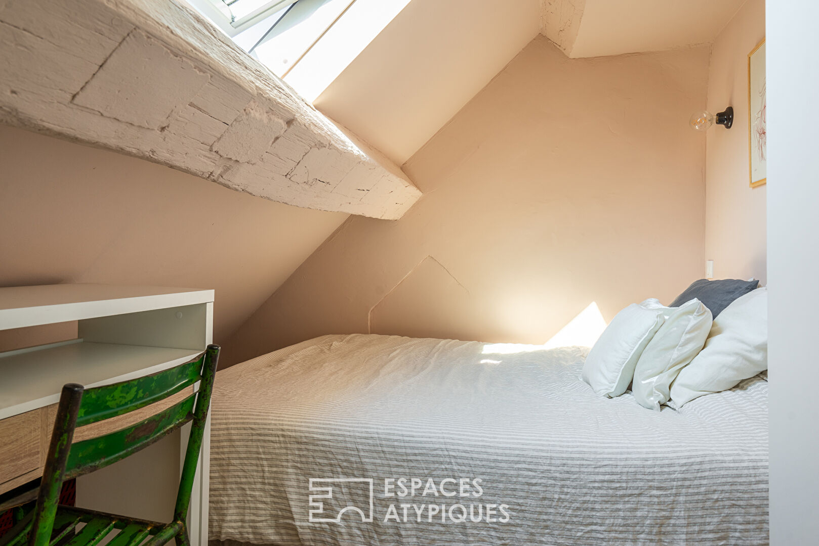 Character apartment Place des Vosges