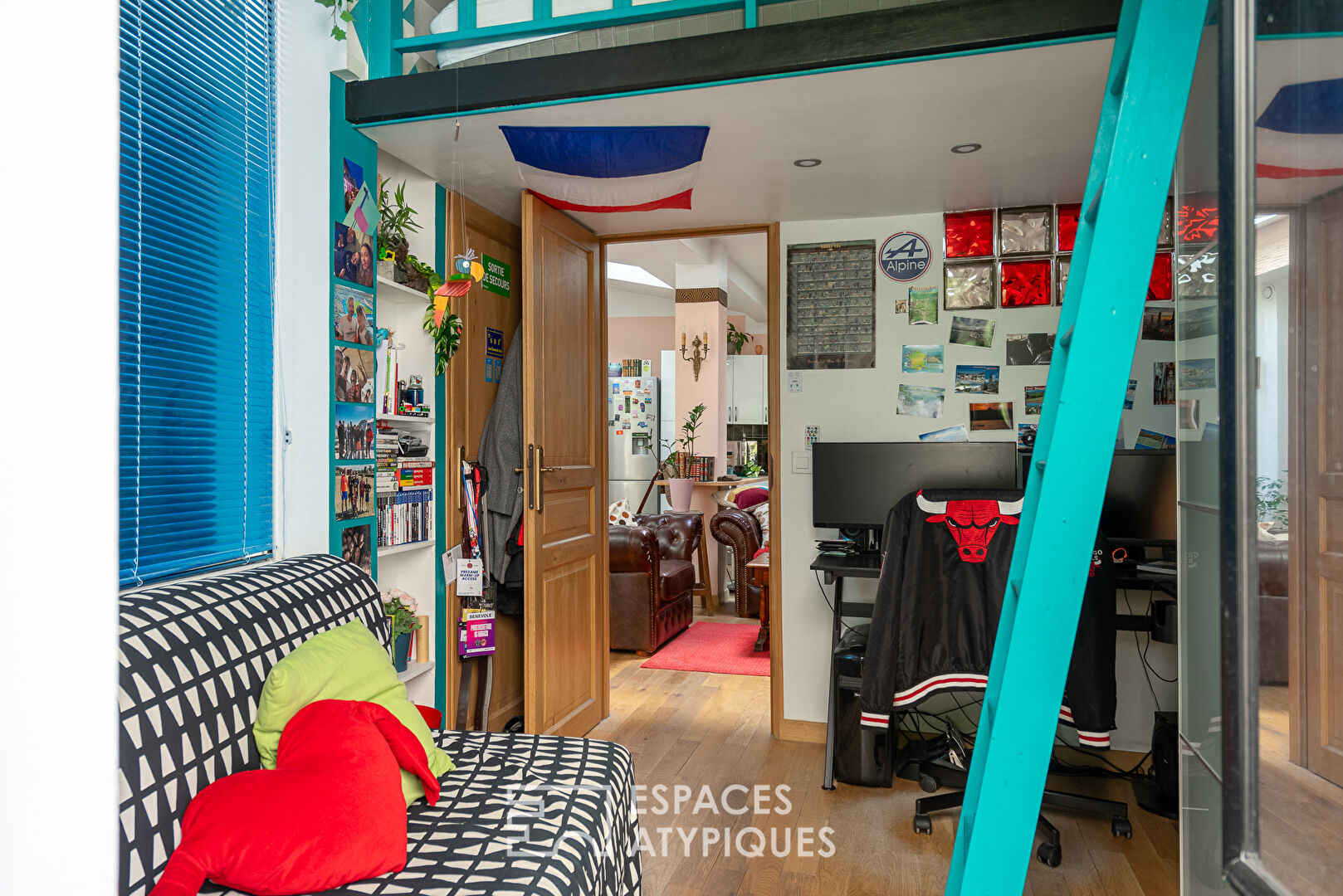 Ancienne boutique sur cour transformée en maison de ville