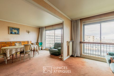 Crossing apartment with panoramic view of Paris