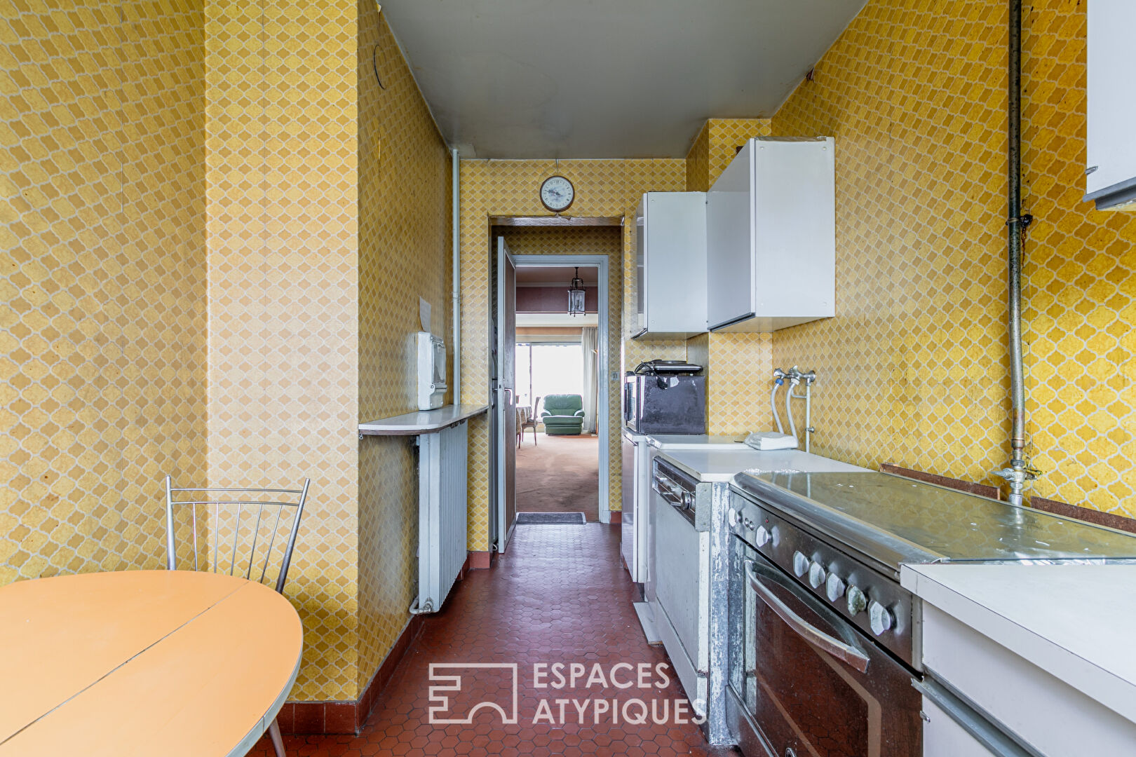 Crossing apartment with panoramic view of Paris