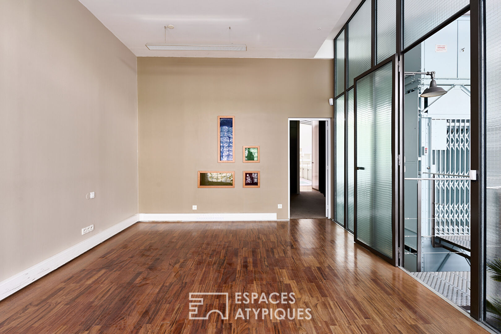 Loft with swimming pool and commercialization at Marché Saint-Martin