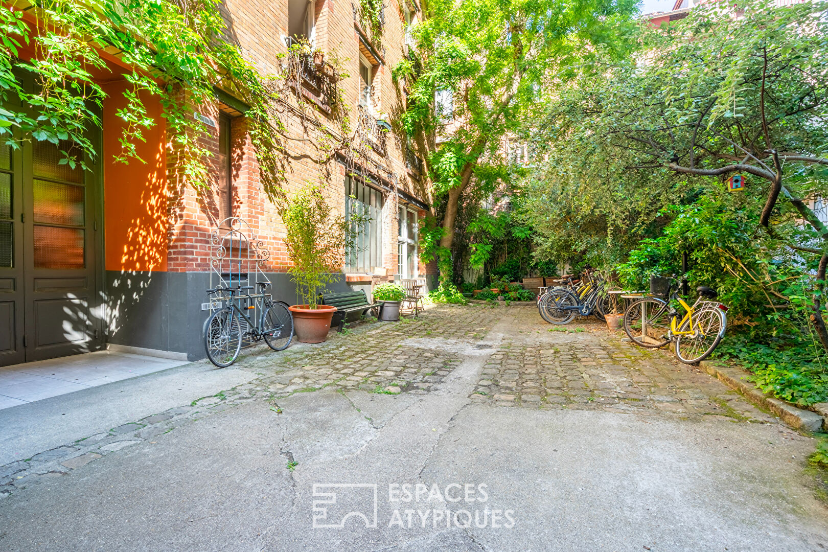 Duplex en dernier étage avec terrasse dans une ancienne usine