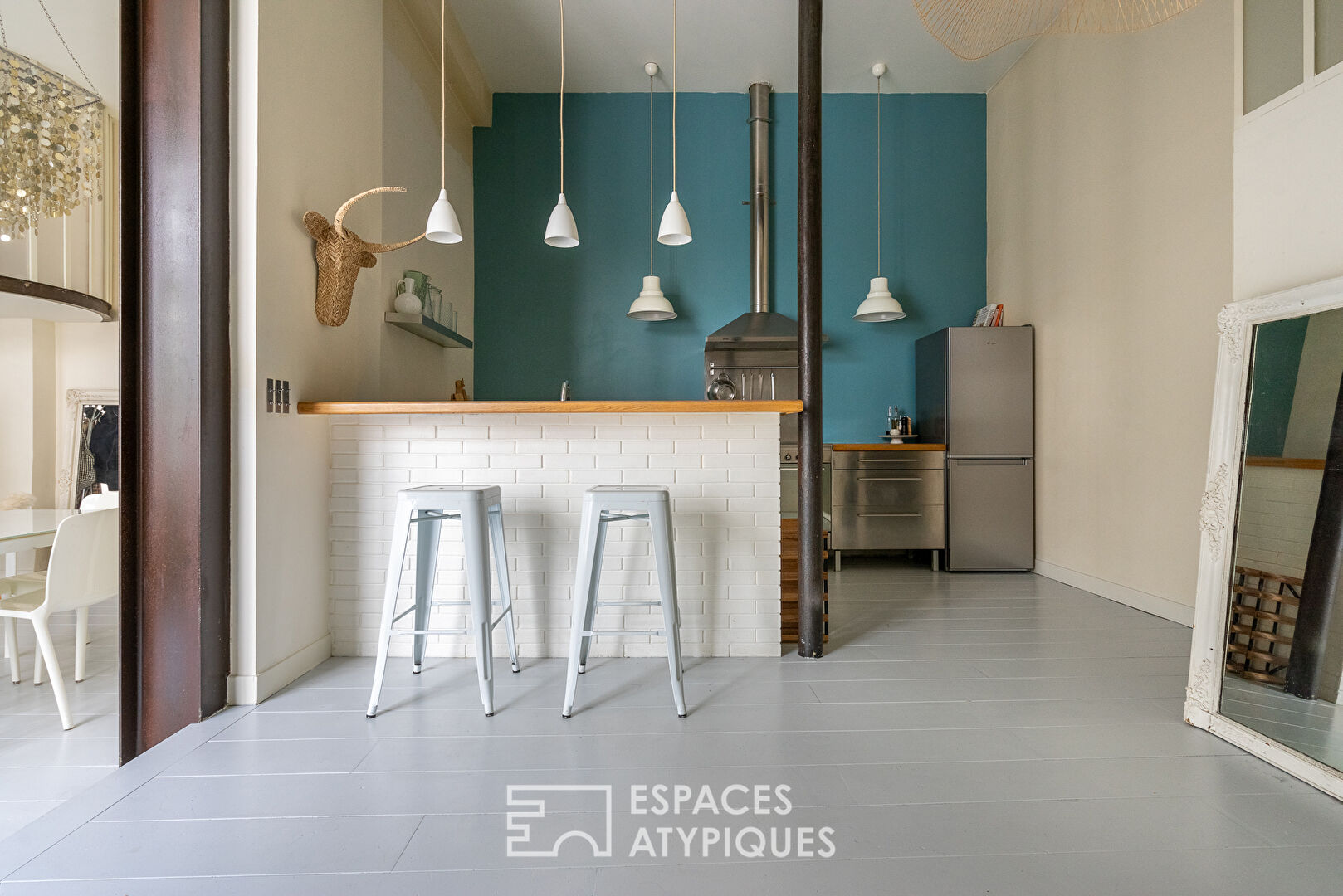 Loft de caractère dans un ancien showroom de porcelainier