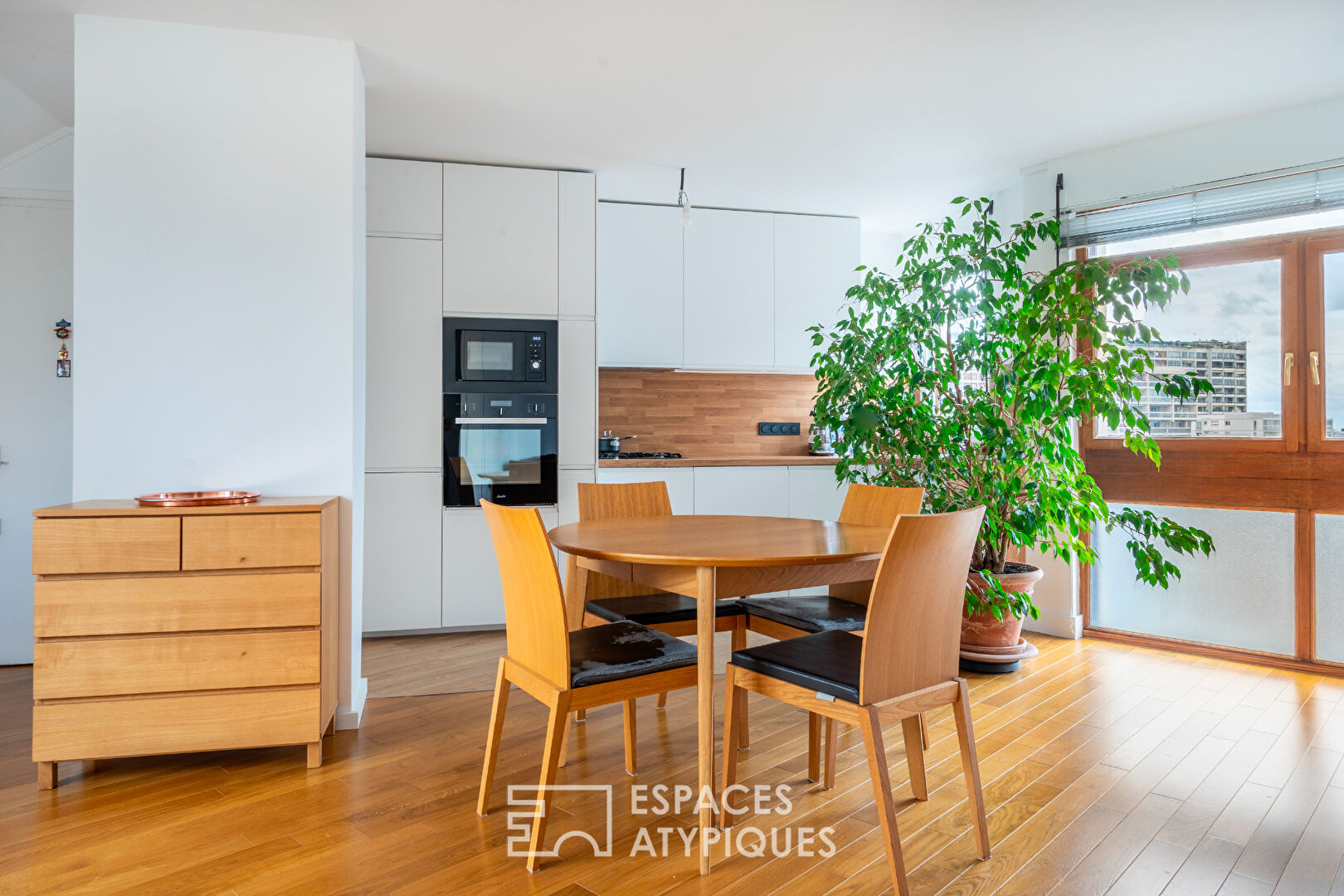 Top floor apartment with elevator and terrace