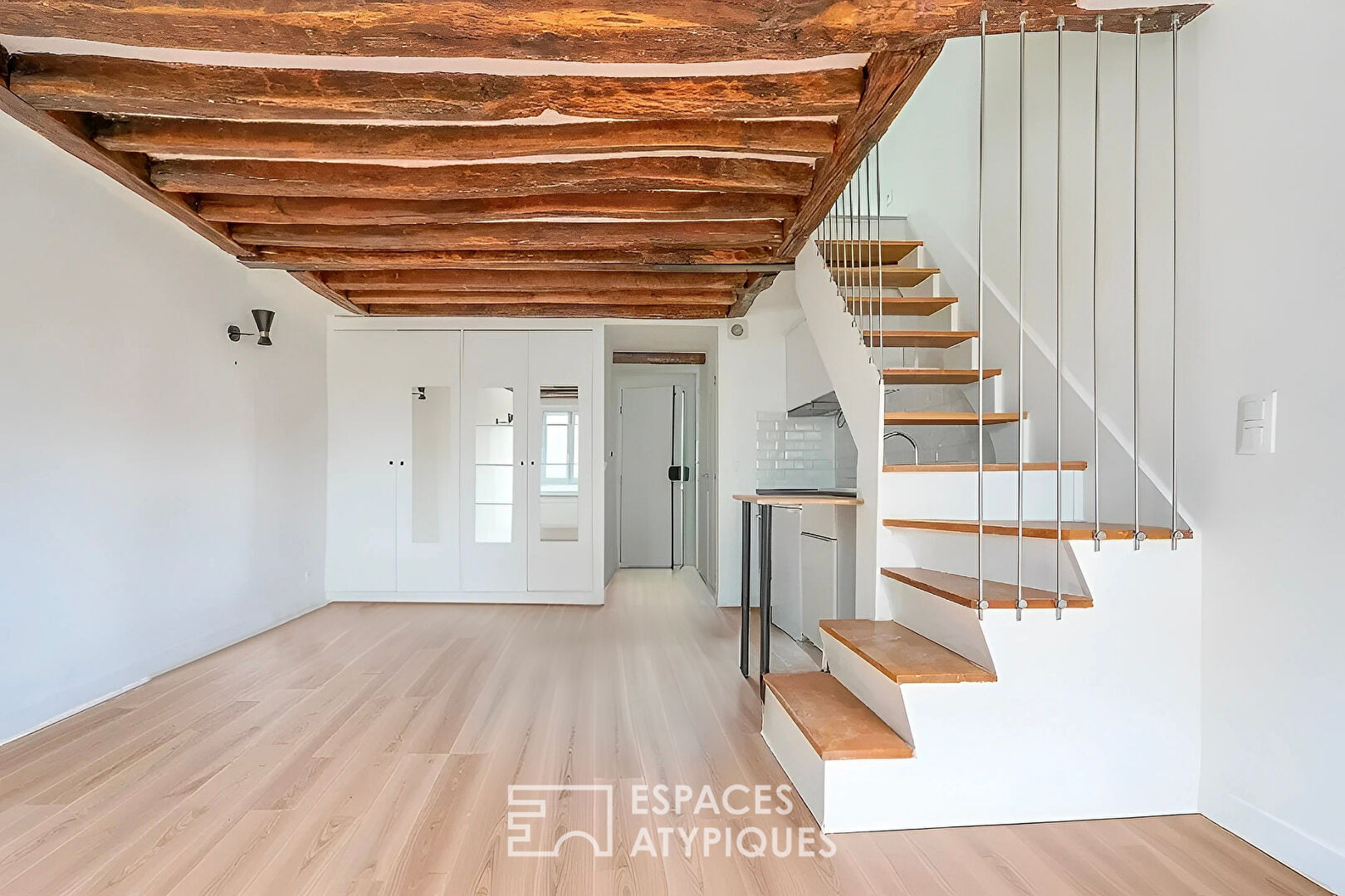 Duplex under the roofs in the Haut-Marais