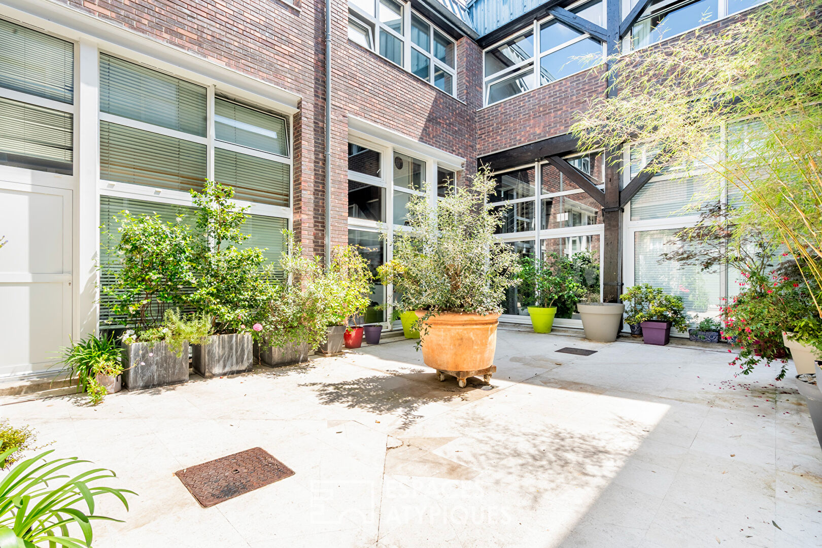 Triplex with shared terrace in a former coaching inn