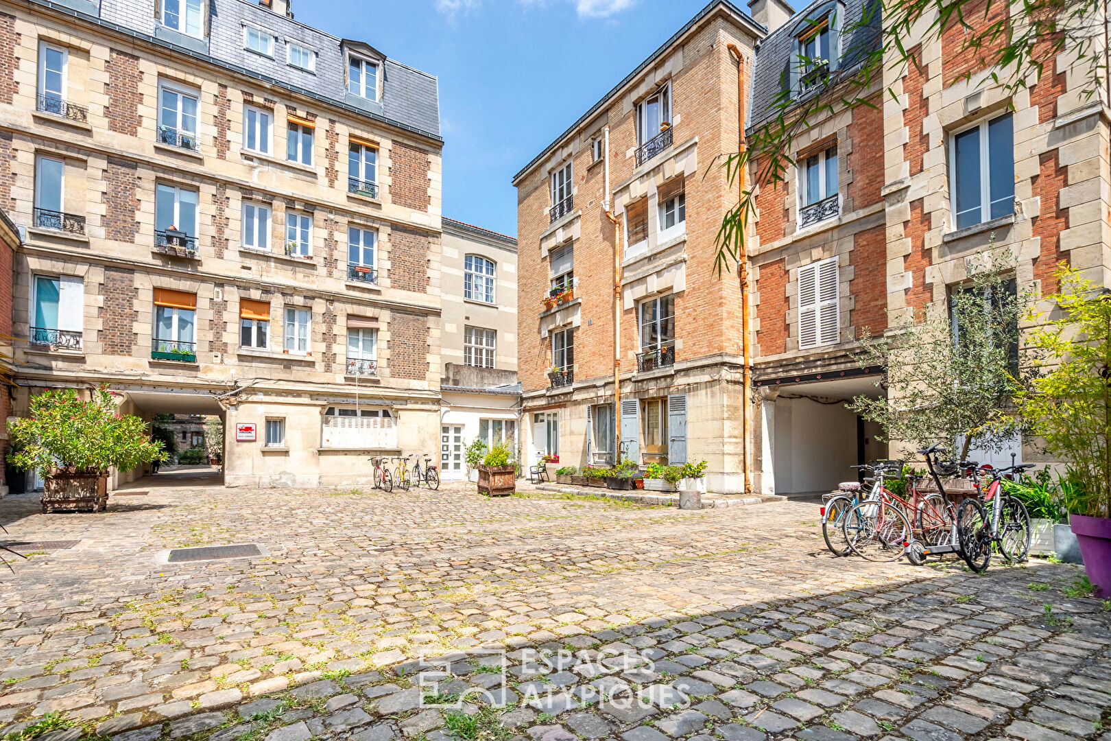 Triplex with shared terrace in a former coaching inn