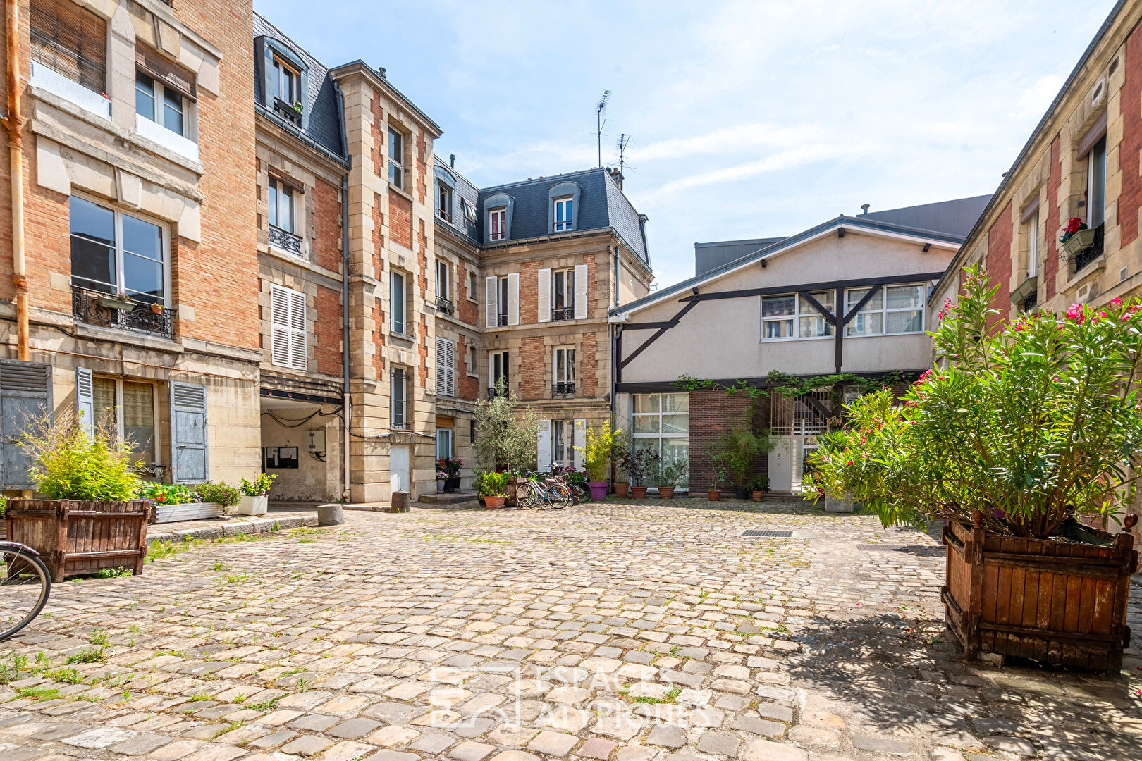 Triplex with shared terrace in a former coaching inn
