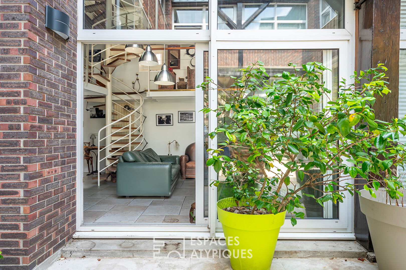 Triplex with shared terrace in a former coaching inn