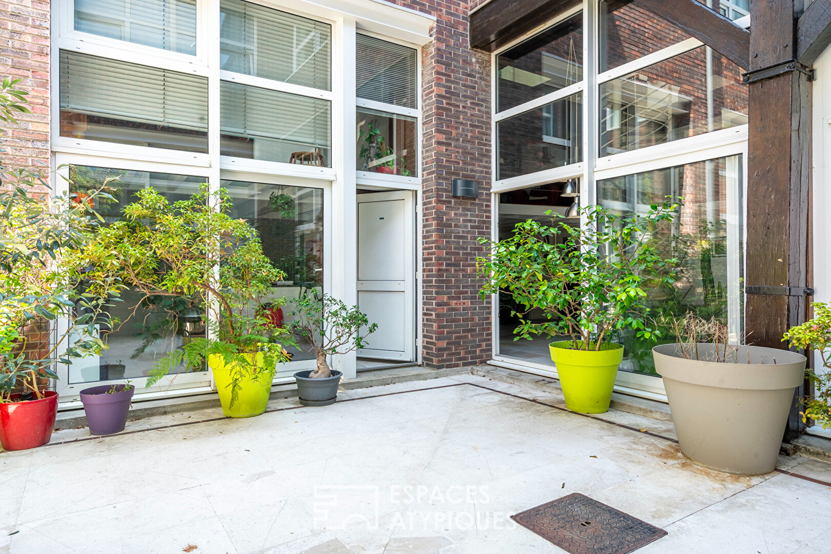 Triplex with shared terrace in a former coaching inn