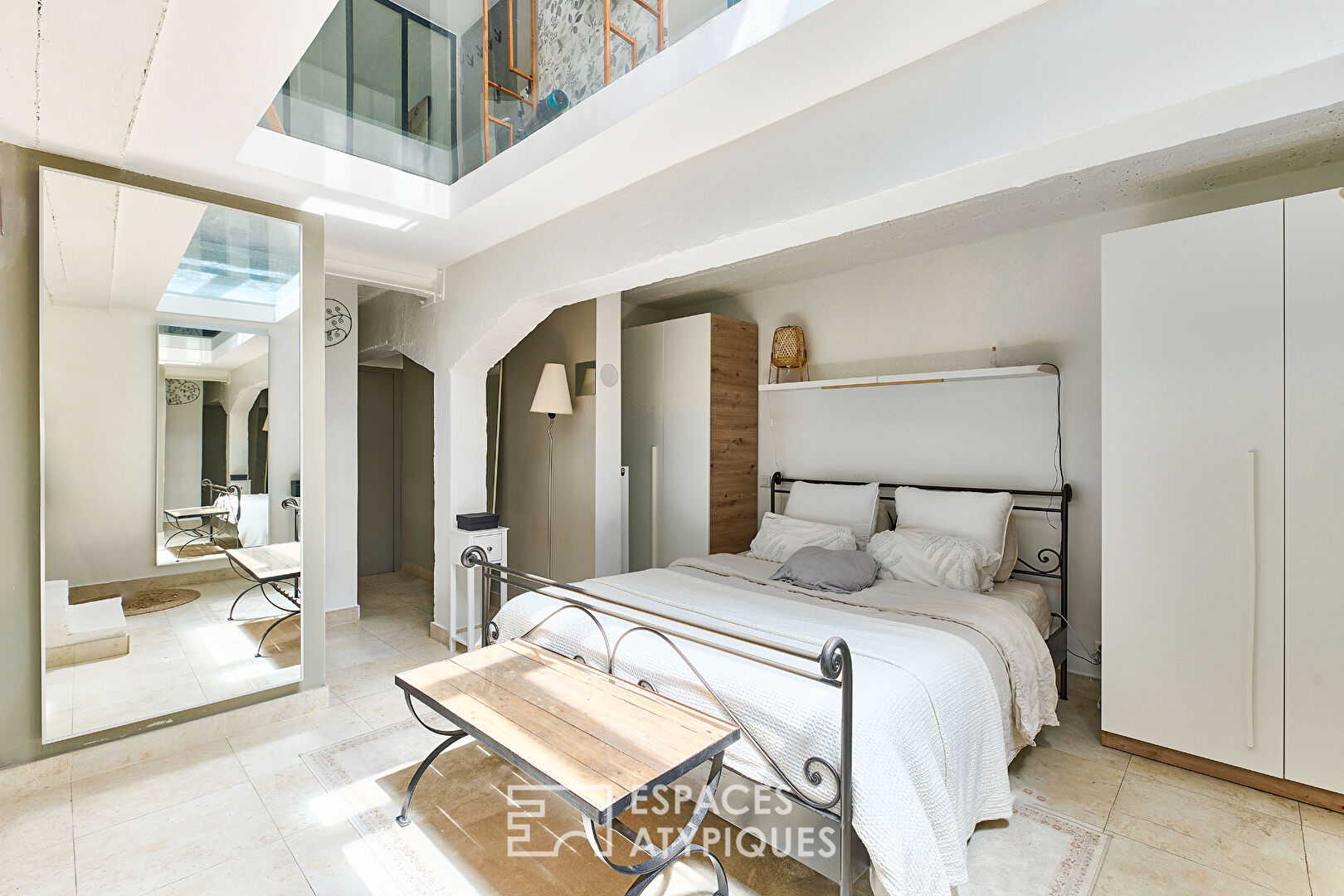 Like a house with a terrace in the heart of the 11th arrondissement