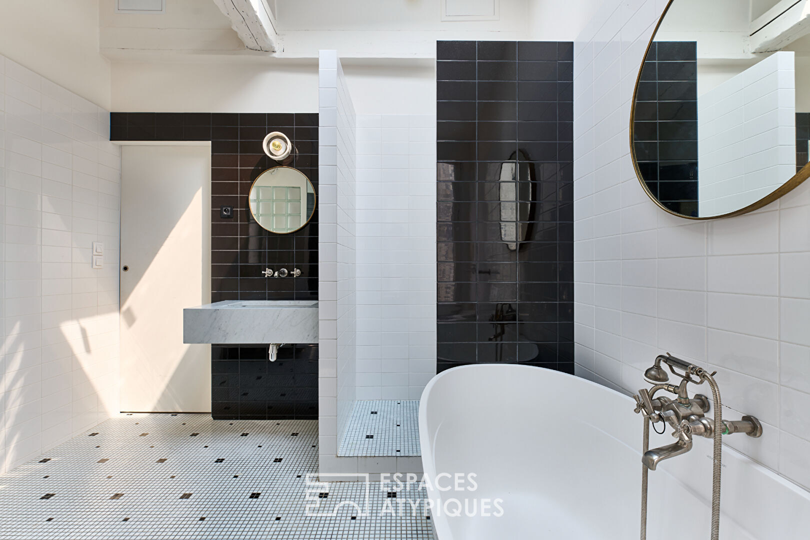 Loft d’exception caché sous les toits de Paris