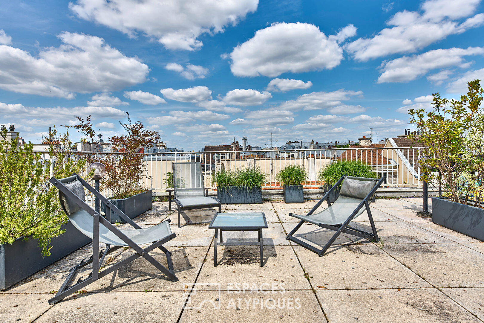 Duplex with elevator and roof terrace in the heart of the historic Marais