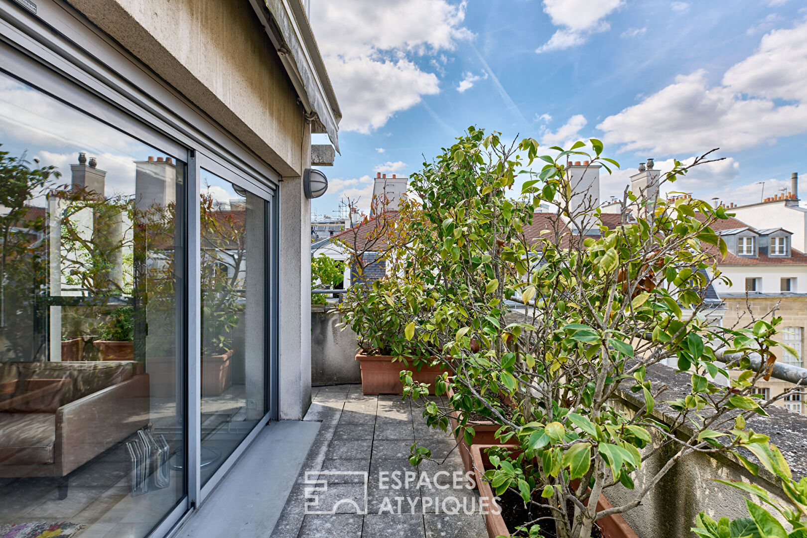 Duplex with elevator and roof terrace in the heart of the historic Marais