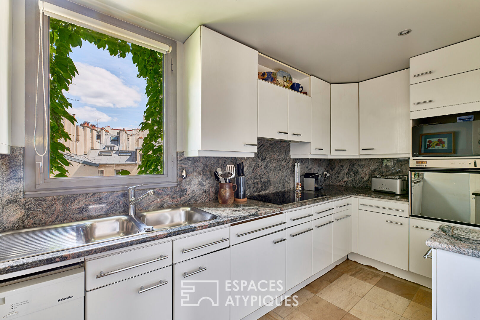 Duplex with elevator and roof terrace in the heart of the historic Marais