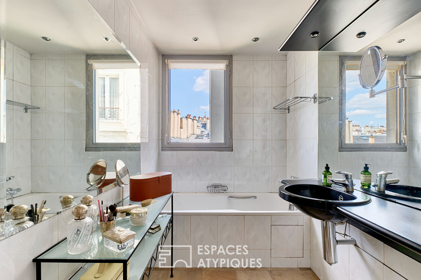 Duplex with elevator and roof terrace in the heart of the historic Marais