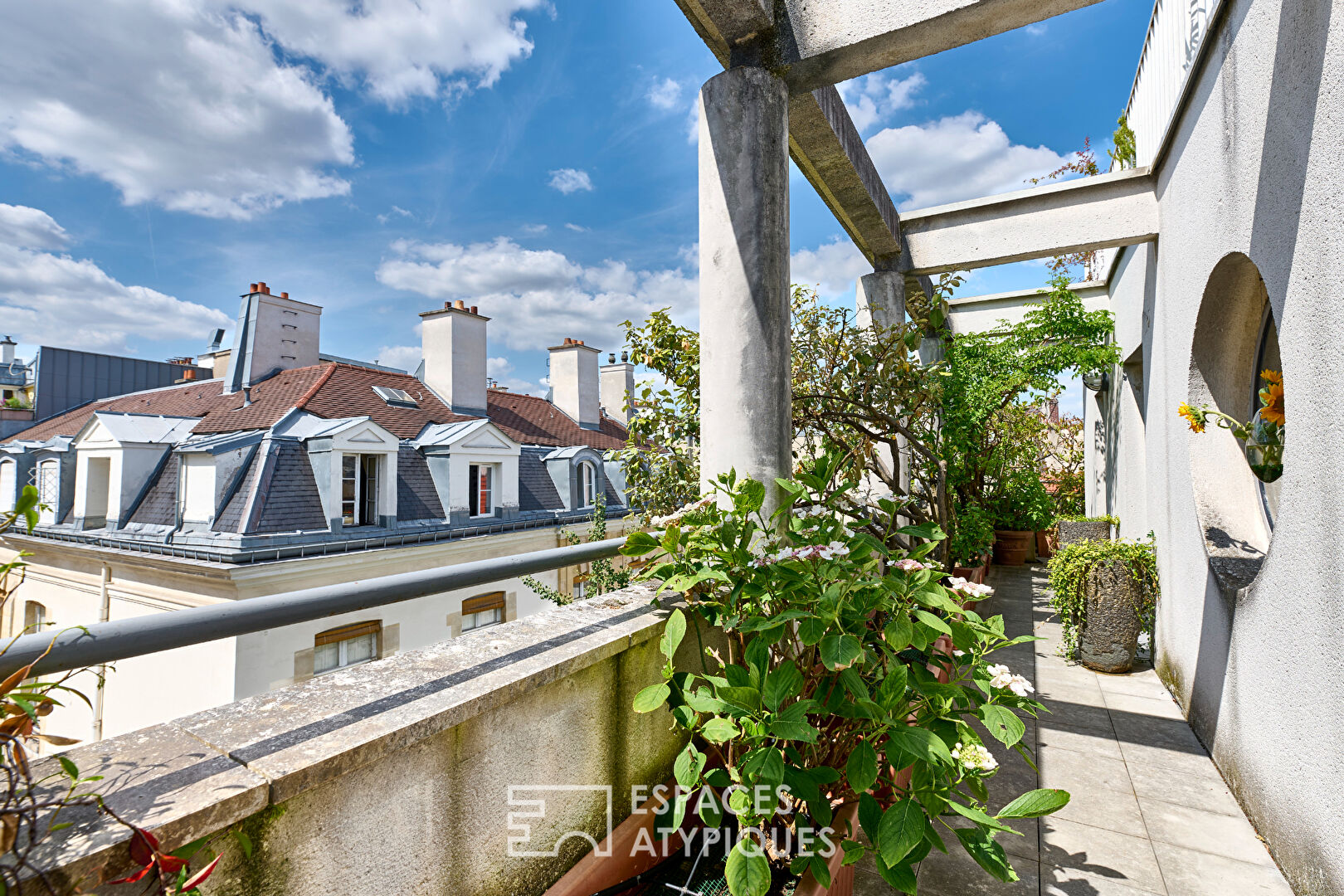 Duplex with elevator and roof terrace in the heart of the historic Marais