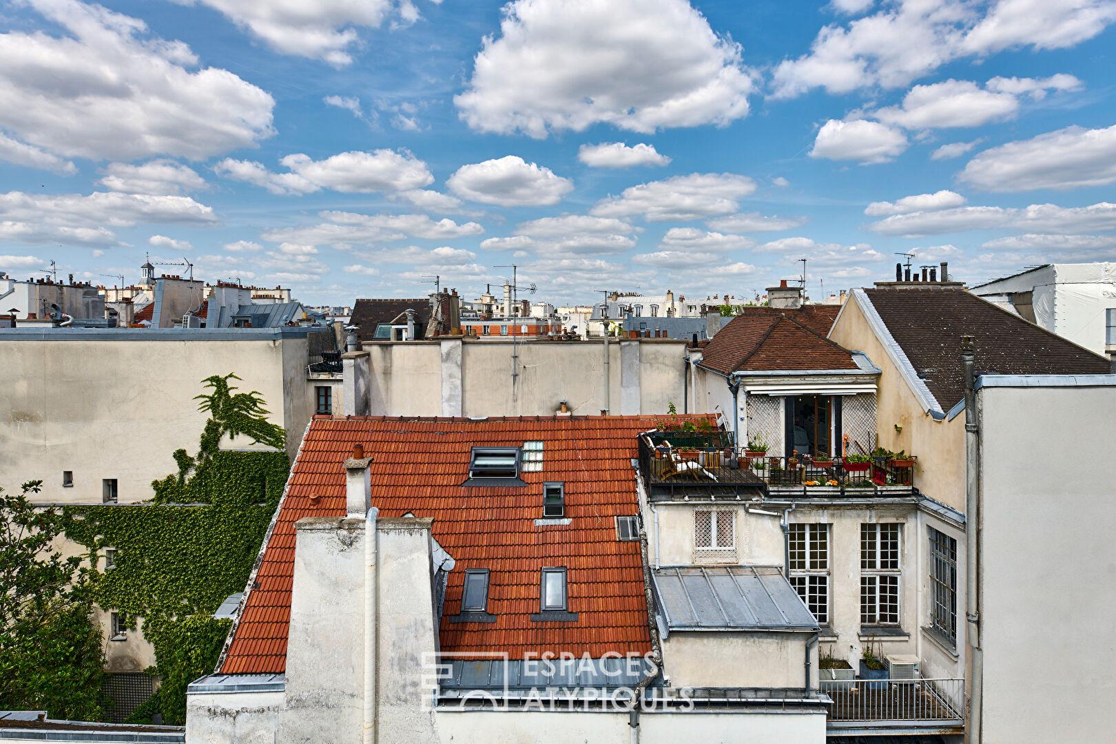 Duplex with elevator and roof terrace in the heart of the historic Marais