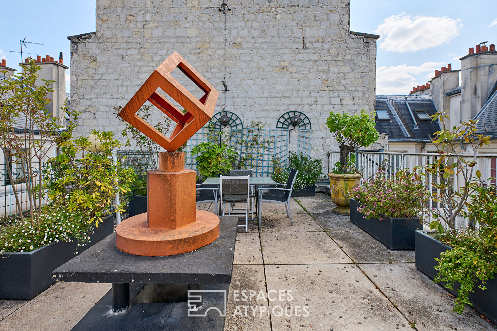 Duplex with elevator and roof terrace in the heart of the historic Marais
