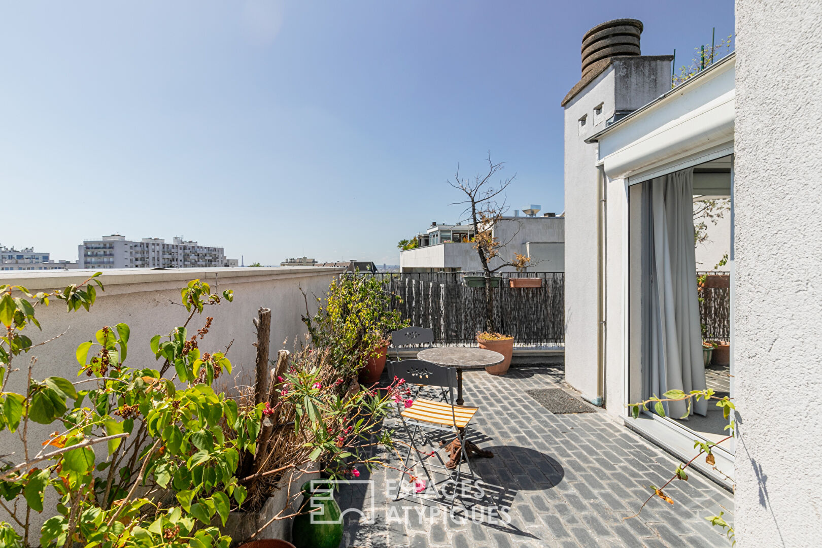 Appartement d'artiste avec terrasse et vues