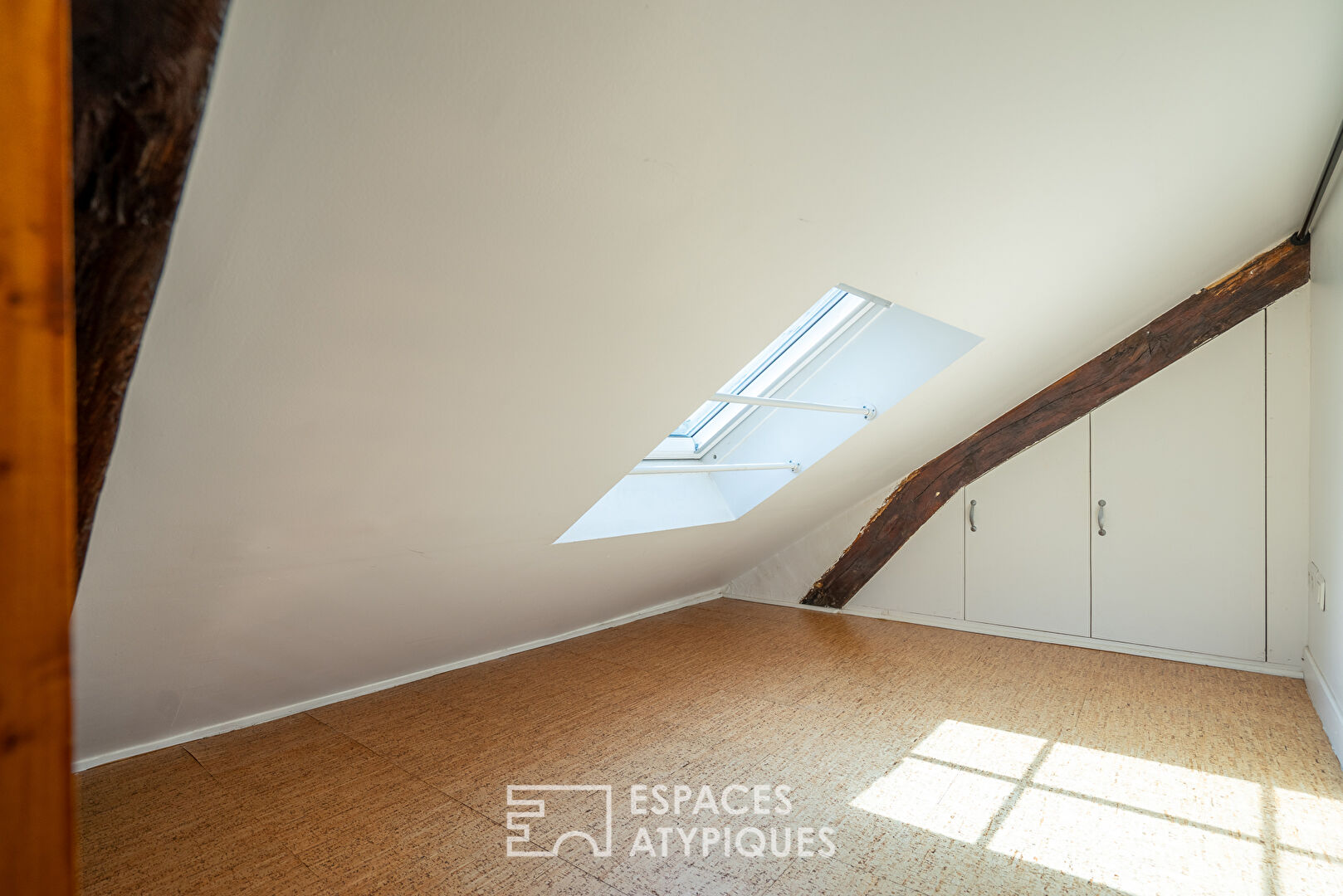 Studio avec combles aménagées dans le quartier des Enfants Rouges