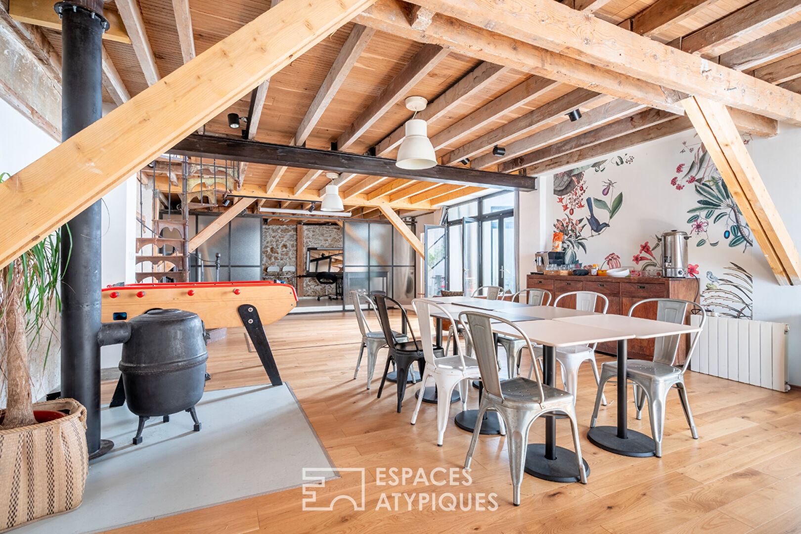Atelier en duplex à usage mixte dans une ancienne menuiserie