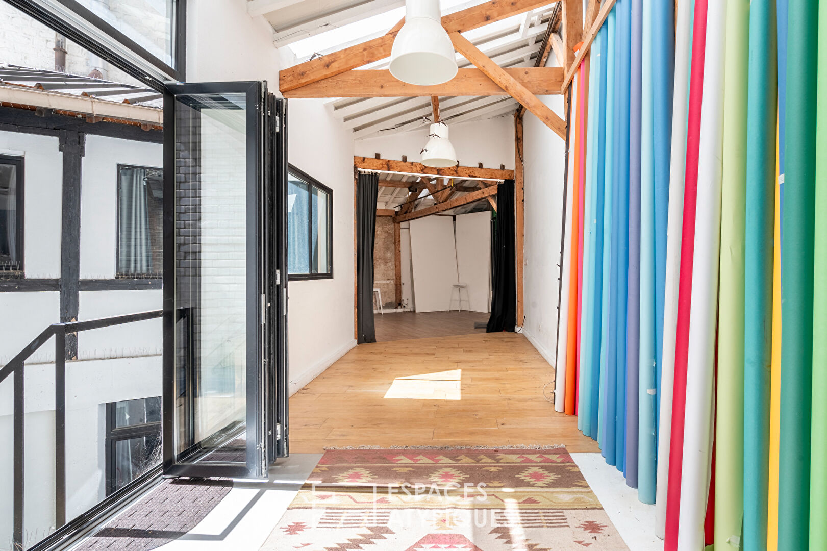 Atelier en duplex à usage mixte dans une ancienne menuiserie