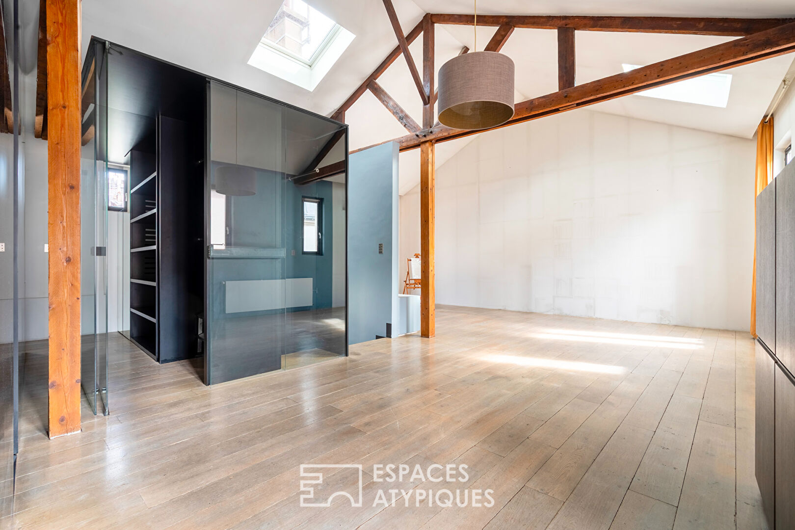 Loft on the top floor with elevator