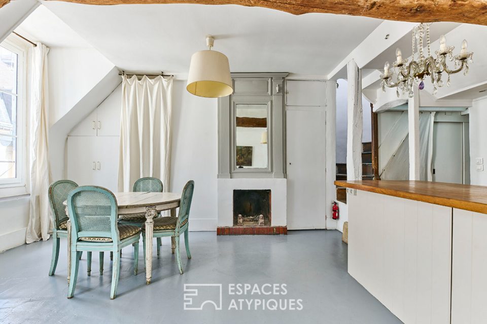 Duplex chargé d'histoire proche de la Place des Vosges