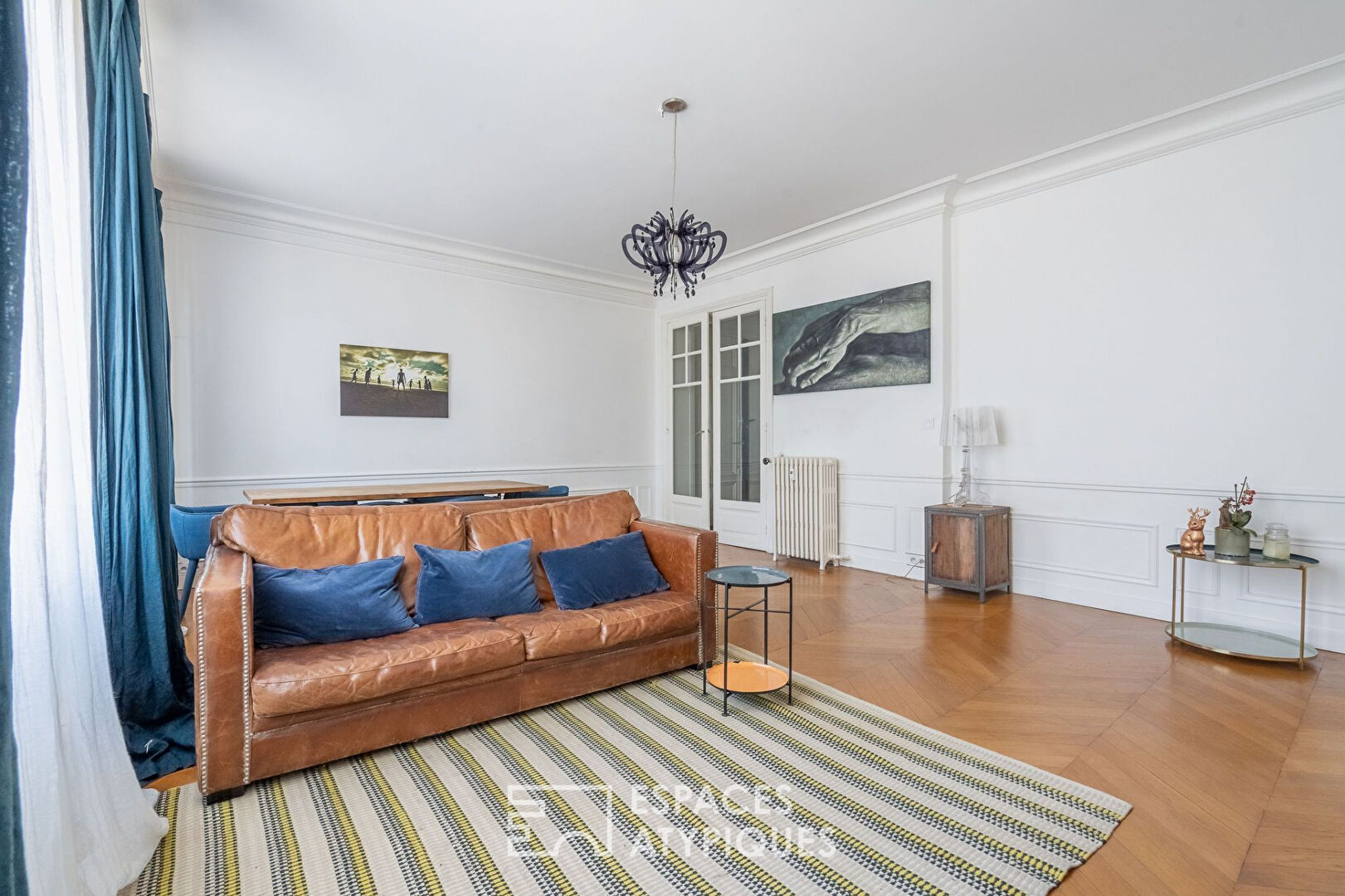 Appartement bourgeois avec véranda face au parc des Buttes Chaumont