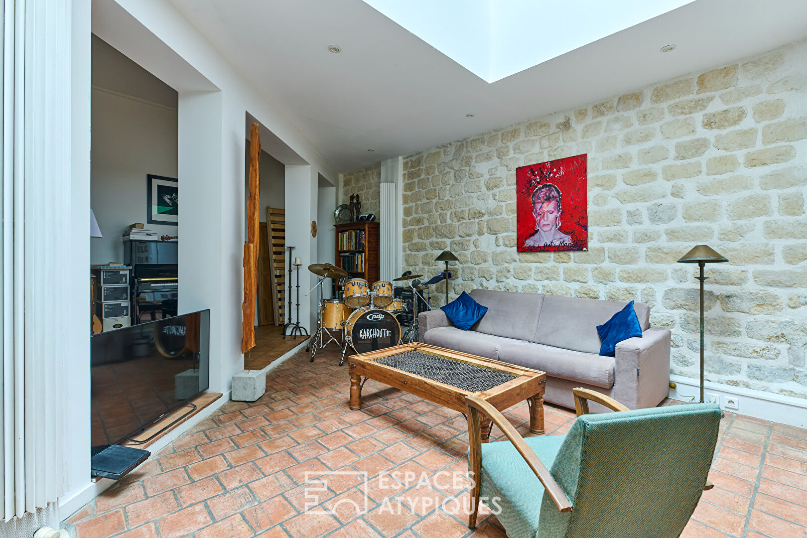 Triplex with exterior in the heart of a green haven of peace