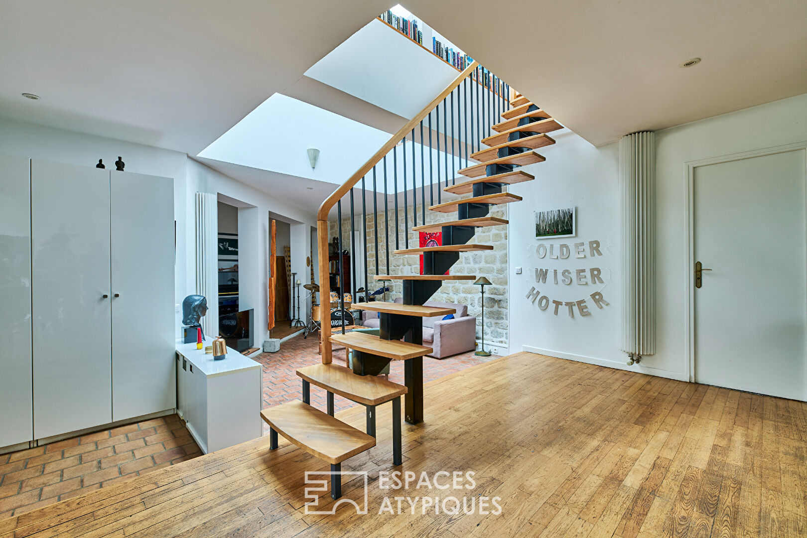 Triplex with exterior in the heart of a green haven of peace