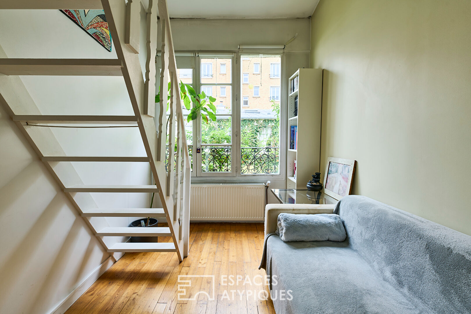Triplex with exterior in the heart of a green haven of peace