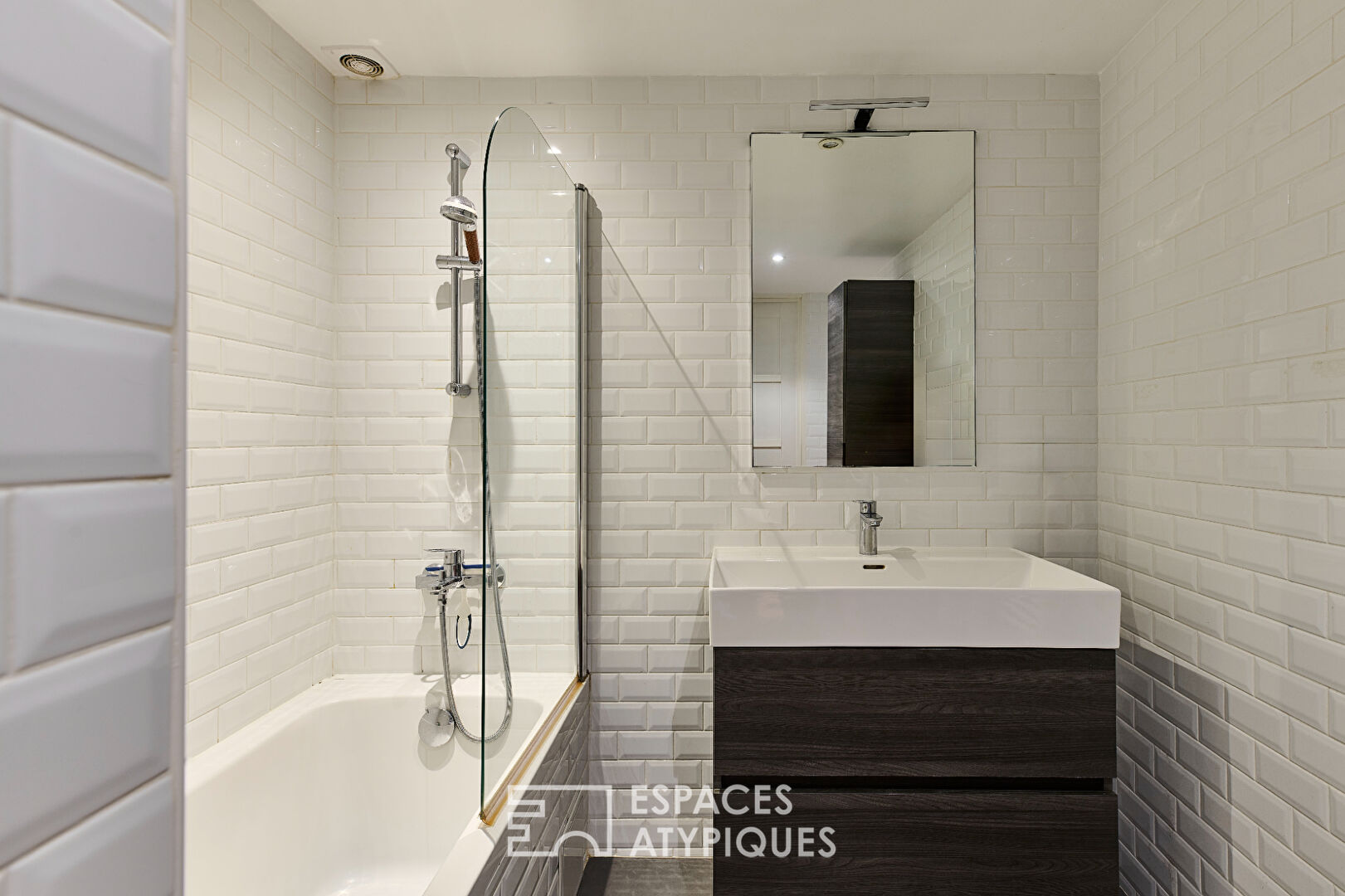 Triplex with exterior in the heart of a green haven of peace