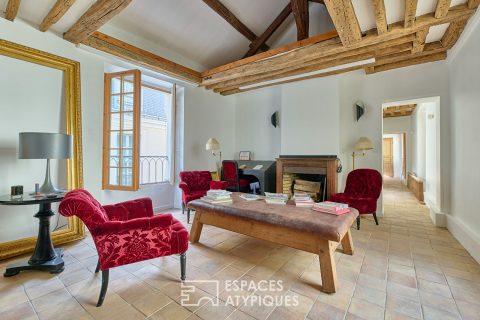 Duplex rénové sous les toits à deux pas de la Place des Vosges