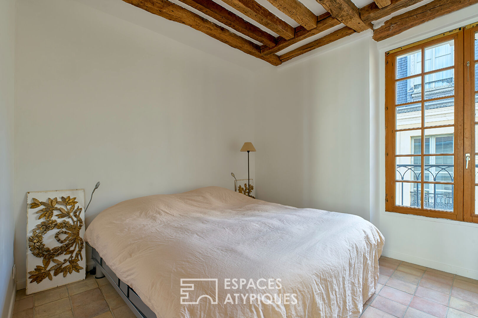 Duplex rénové sous les toits à deux pas de la Place des Vosges