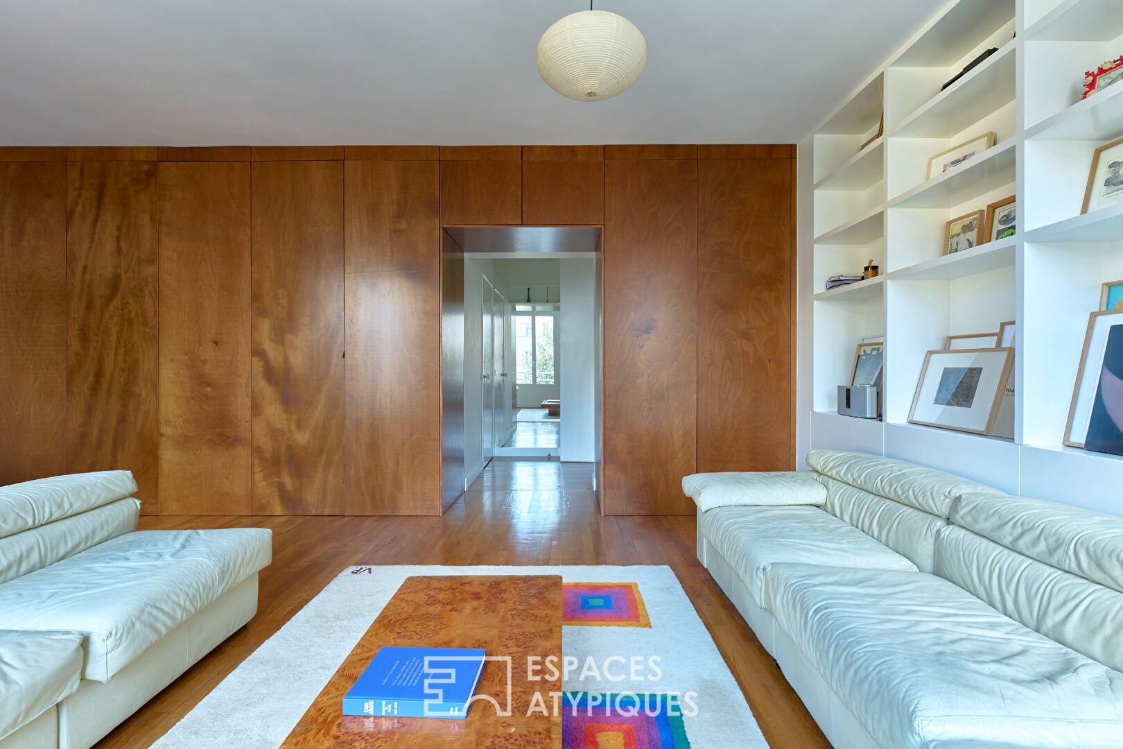 Appartement rénové et vue dégagée sur l&rsquo;église des Blancs Manteaux