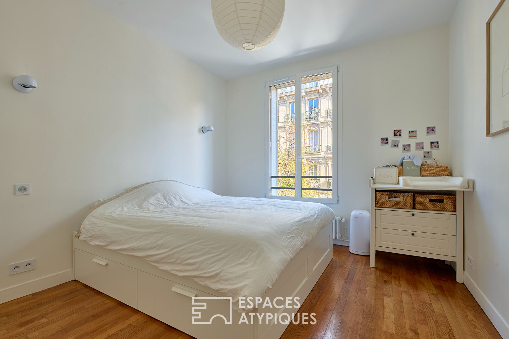 Appartement rénové et vue dégagée sur l&rsquo;église des Blancs Manteaux