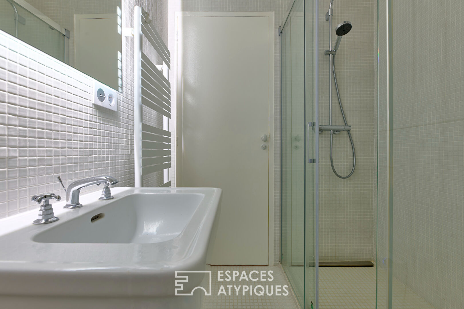 Appartement rénové et vue dégagée sur l&rsquo;église des Blancs Manteaux