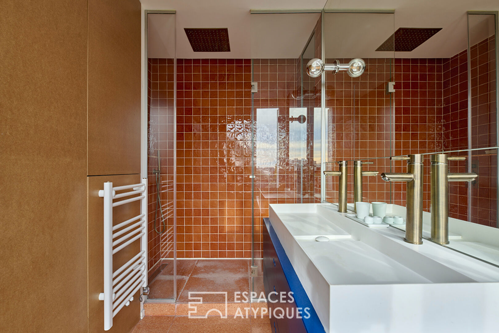 Dernier étage avec balcons et vue dégagée