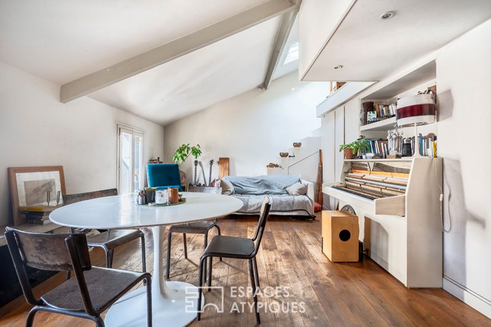 Duplex lumineux en dernier étage proche du Canal St Martin