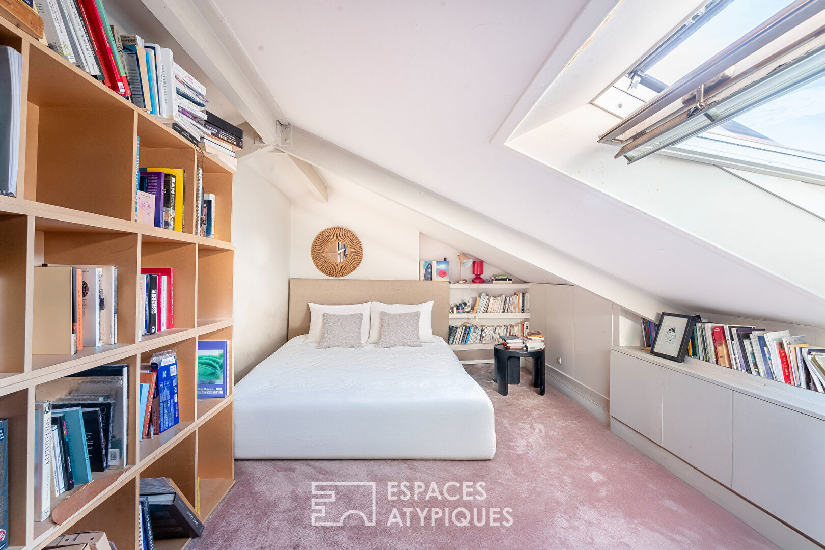 Duplex lumineux en dernier étage proche du Canal St Martin