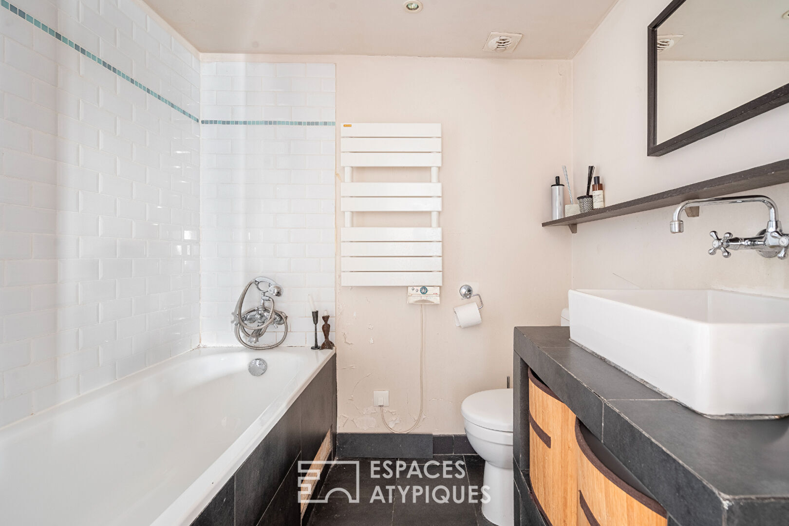 Duplex lumineux en dernier étage proche du Canal St Martin