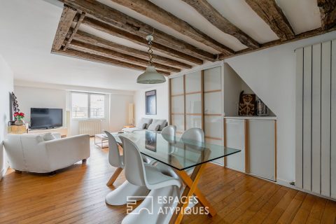 Duplex en dernier étage sous les toits au cœur du Haut Marais