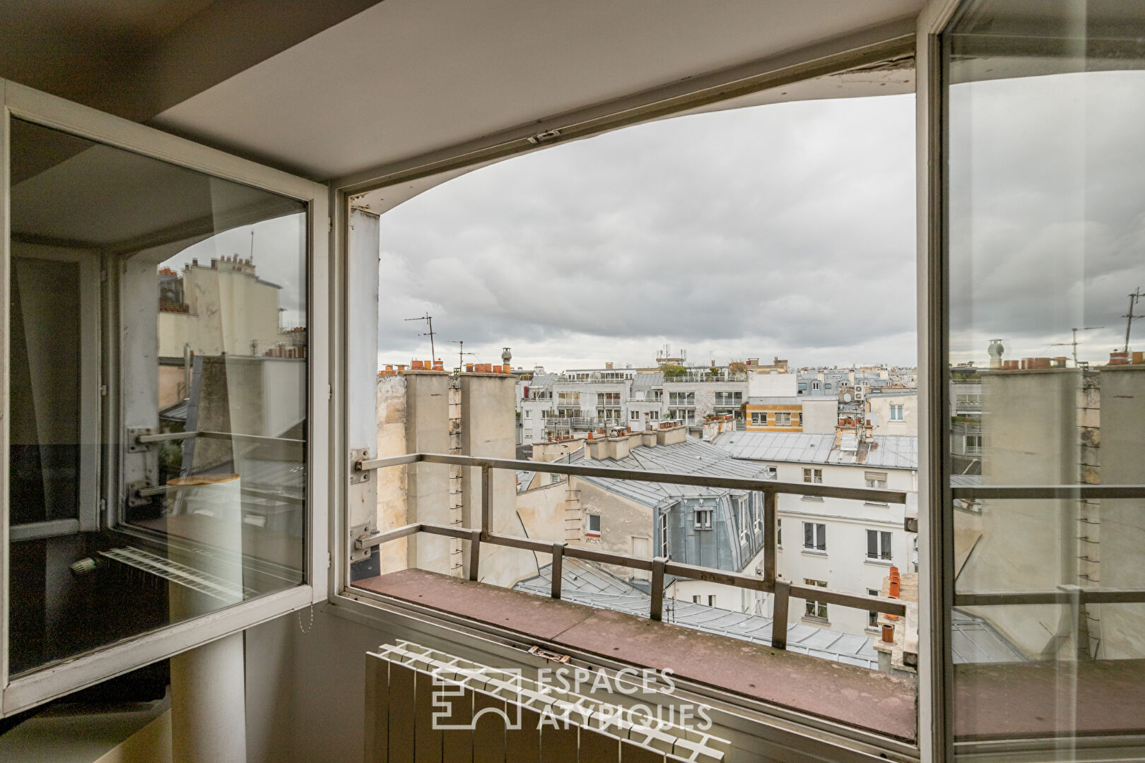 Duplex en dernier étage sous les toits au cœur du Haut Marais