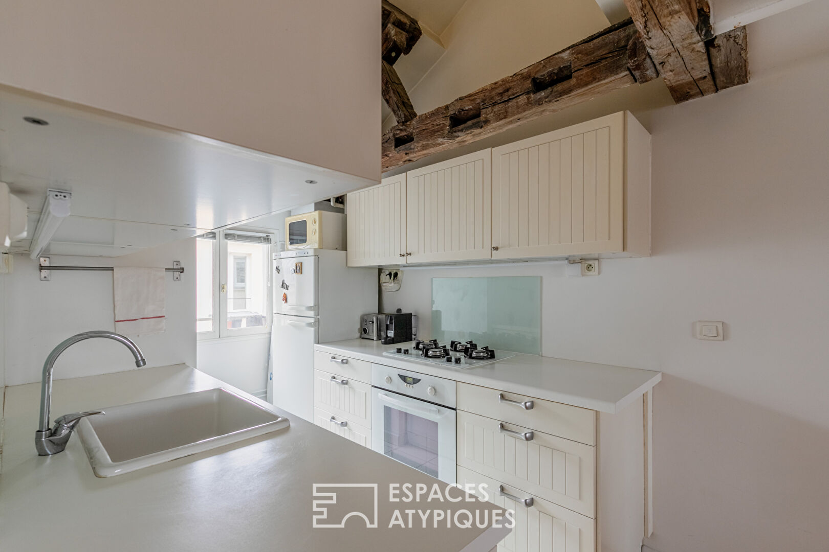 Duplex en dernier étage sous les toits au cœur du Haut Marais