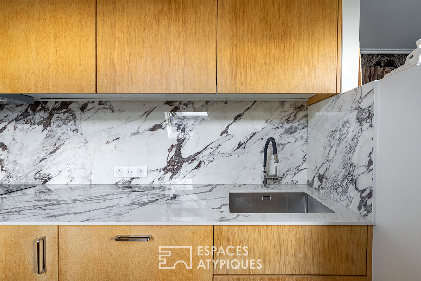 Studio rénové au dernier étage d’un immeuble avec ascenseur au coeur du Marais