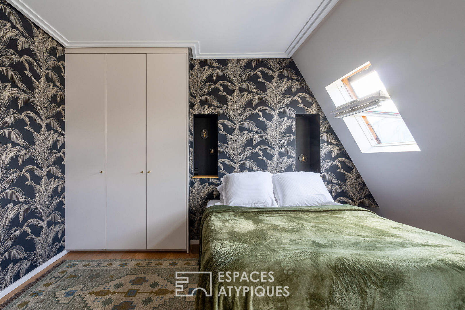 Studio rénové au dernier étage d’un immeuble avec ascenseur au coeur du Marais